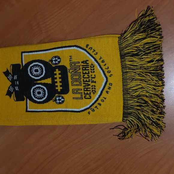 La Doña Cervecería FC Fūtbol & Social Club Scarf w/ Fringes - Picture 3 of 6